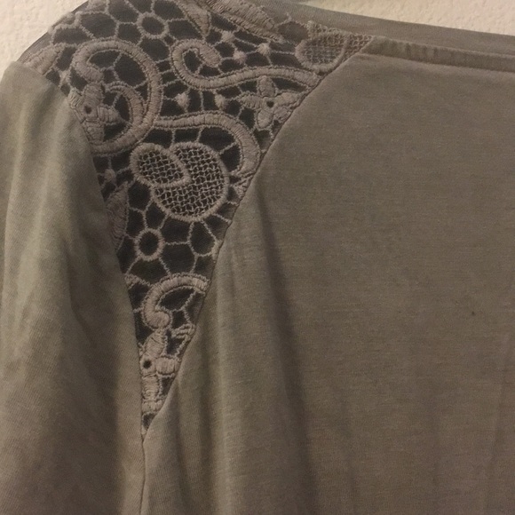 American Eagle Soft and Sexy T-Shirt Lace Shoulder - Picture 3 of 5